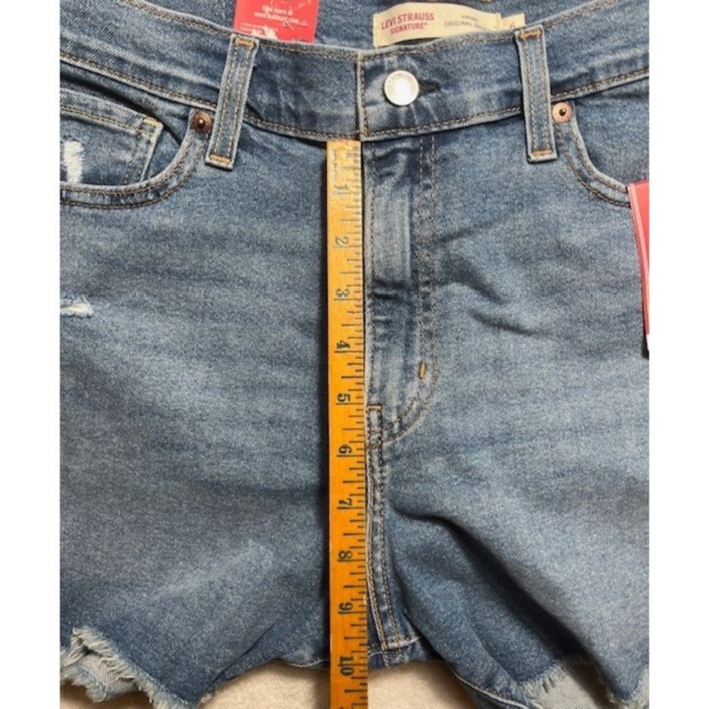 Levi Strauss Womens Sz 6 Vintage Original Shorts Raw Distress 4in NWT-1423 - Picture 3 of 5